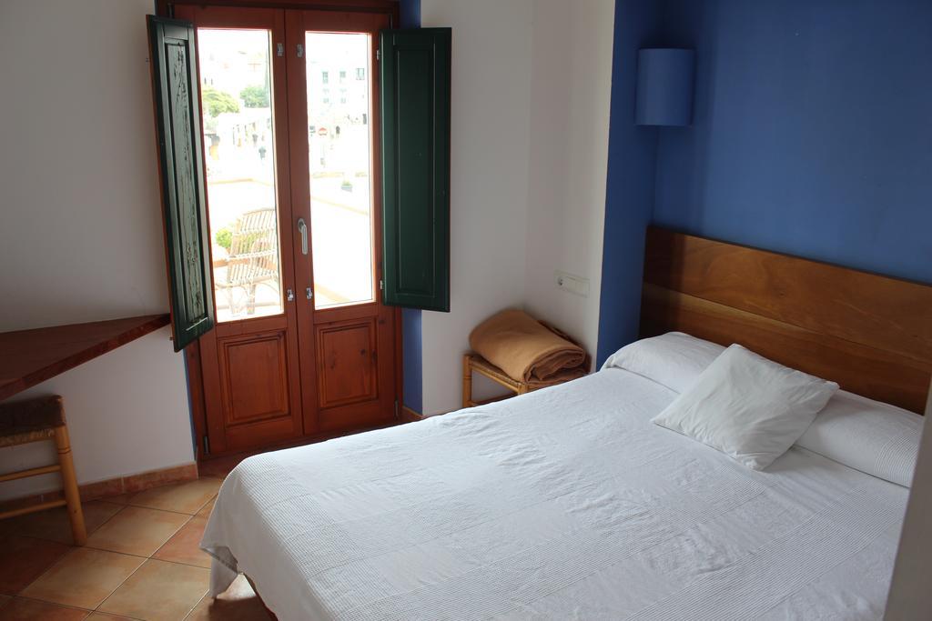 Hostal Cristina Cadaques Ngoại thất bức ảnh